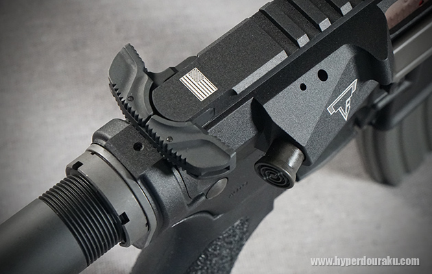 チャージングハンドル