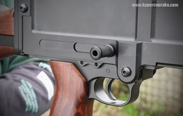 チャージングハンドル