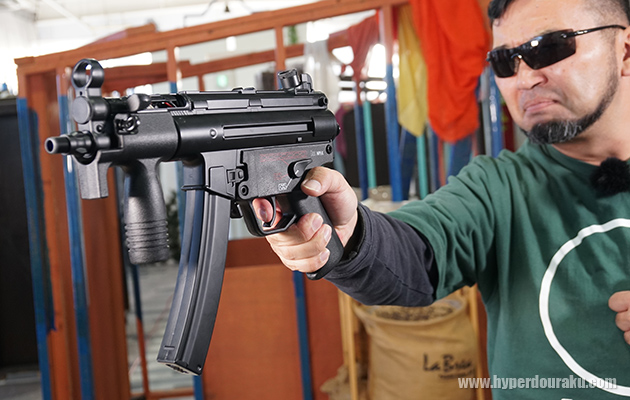 頑張れば片手で