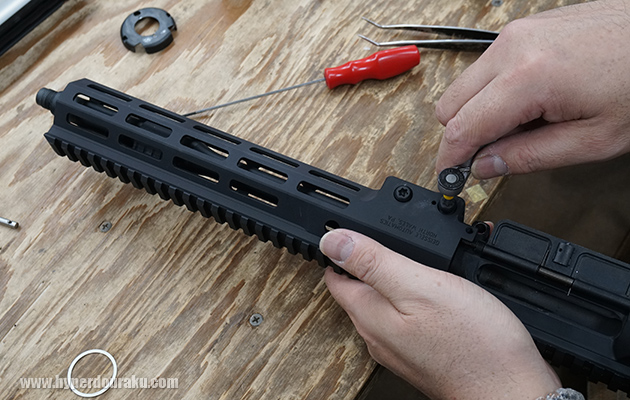 ハンドガード本体を取り付け