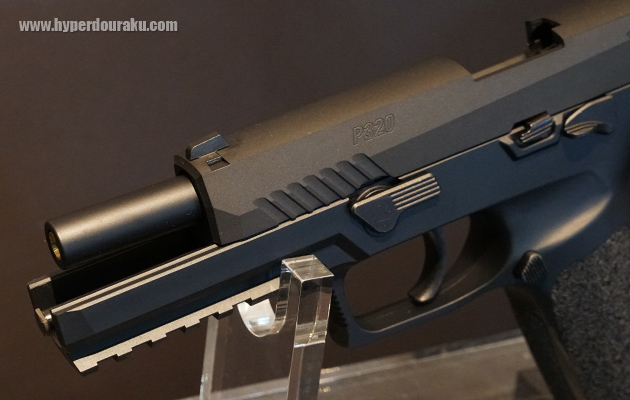 スライド左にはP320の刻印