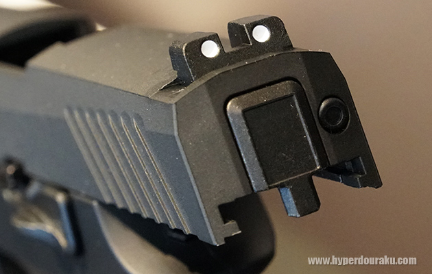 金属製のフロント、リアサイト