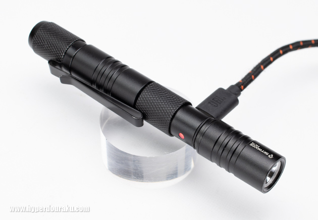 充電中はインジケーター