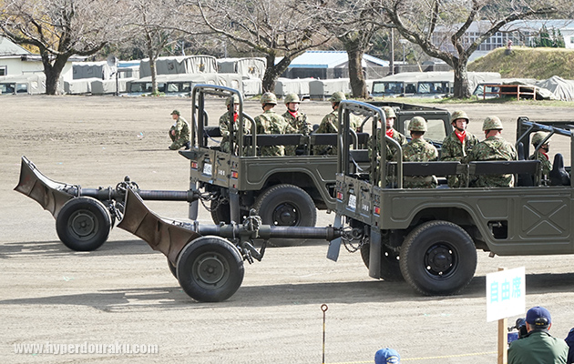 高機動車に120mm迫撃砲 RTをけん引