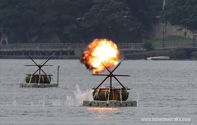 台北・淡水河で侵入阻止訓練