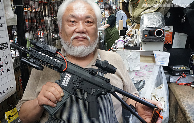 小林麟太郎店長