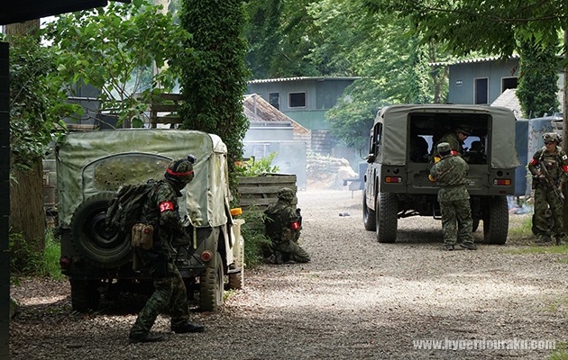 車両で救出した人質